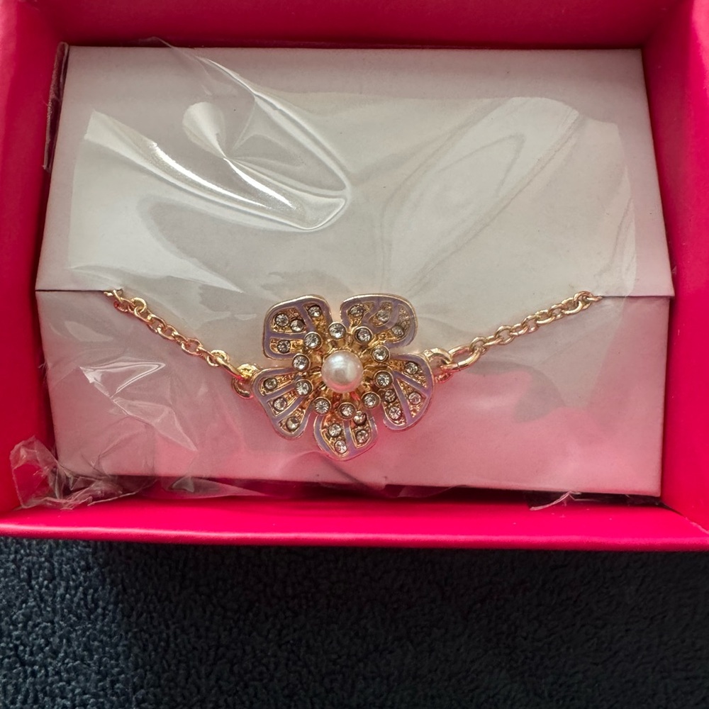 Elegant Gold and Silver Floral Bracelet with Pearl Accent